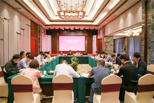 全市非公經(jīng)濟(jì)和社會(huì)組織黨建第二季度工作例會(huì)在新站召開！