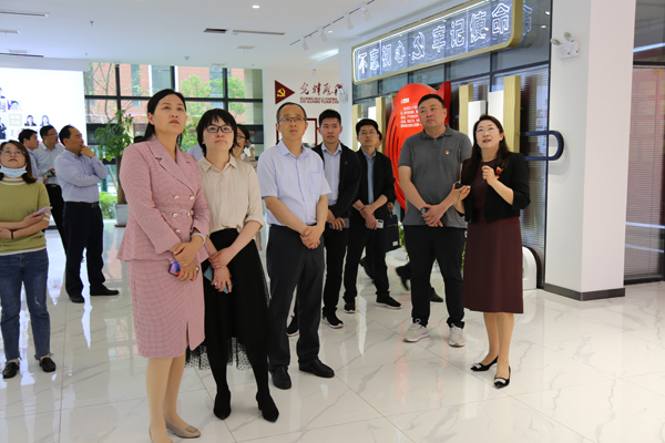 全市非公經(jīng)濟(jì)和社會(huì)組織黨建第二季度工作例會(huì)在新站召開！